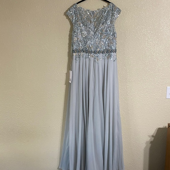 NWT Mac Duggal Blue Embellished Cap Sleeve Bodice Flowy Gown 79365 Size 14 - Picture 11 of 16